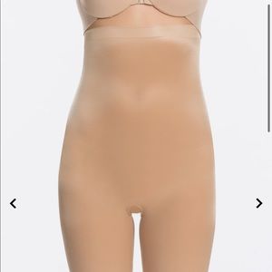 Spanx Skinny Britches® High-Waisted Mid-Thigh Short